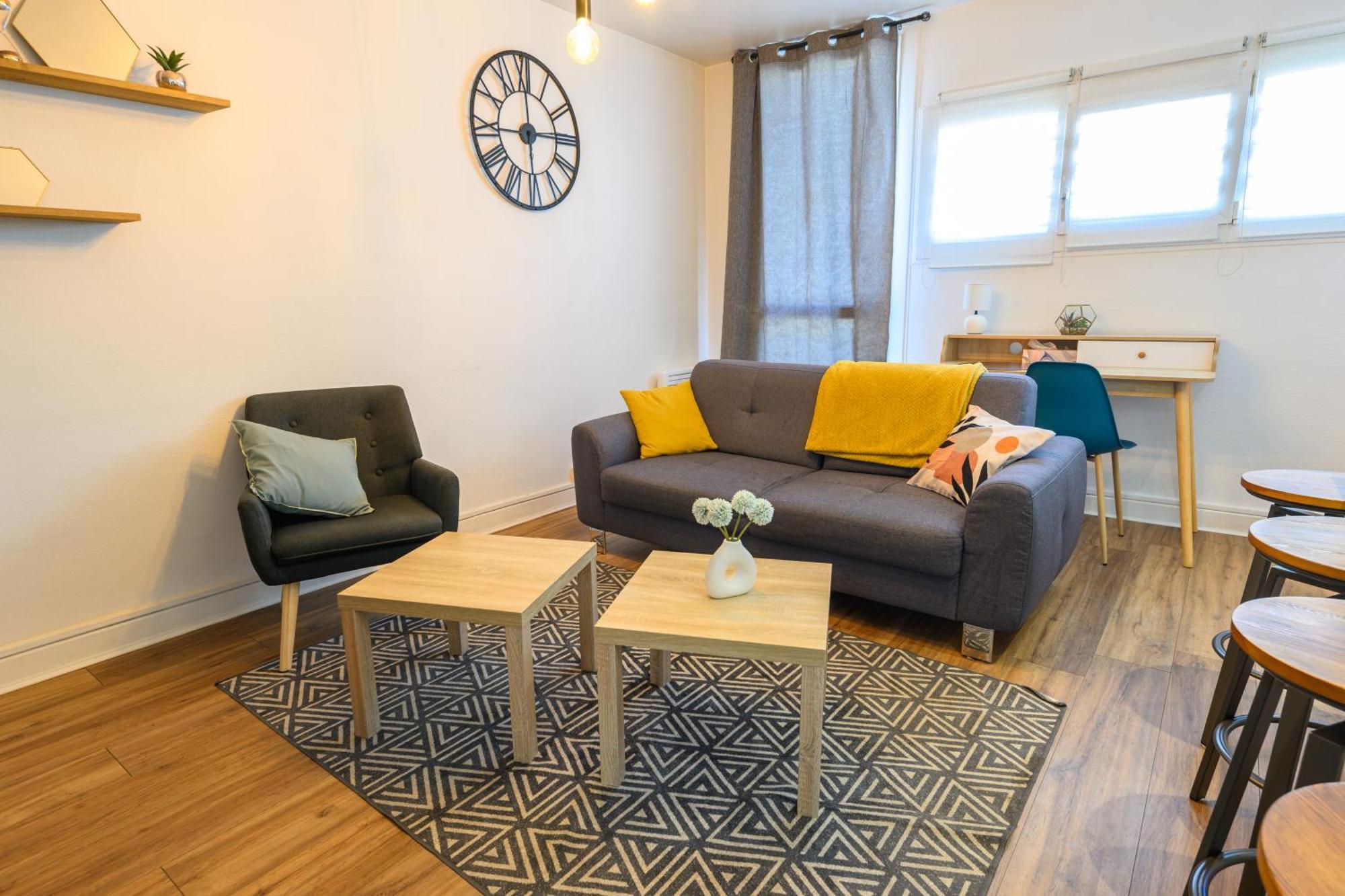 Grand Appartement Avec Balcon Hyper - Centre ตาร์บ ภายนอก รูปภาพ