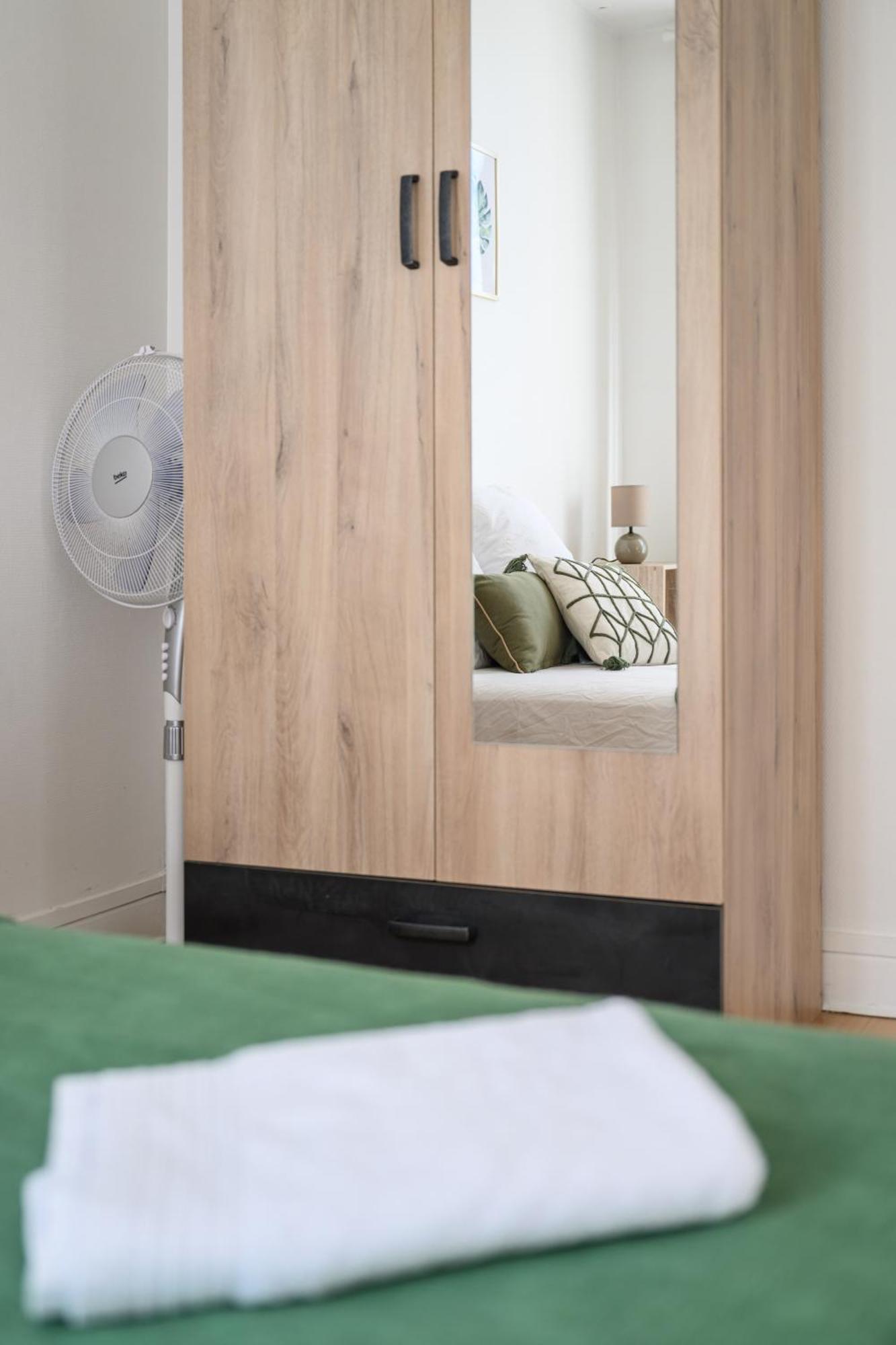 Grand Appartement Avec Balcon Hyper - Centre ตาร์บ ภายนอก รูปภาพ